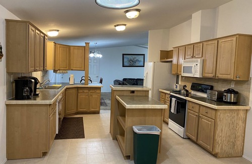 Ocean Shores House | 3Br 2Ba Home near Beach with Low Rent Monthly