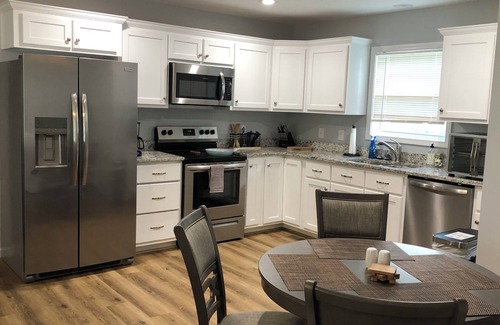 Long View House | 3BR/2BA Stylish & Comfortablen3 Queen Beds