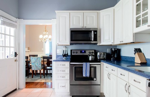 Beach Institute House | 3BR/3BA Historic District Townhouse.walk to everything Savannah has to offer!