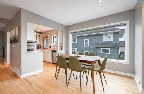 Lower Queen Anne House | 3BR 3BA Kerry Park Retreat in Queen Anne