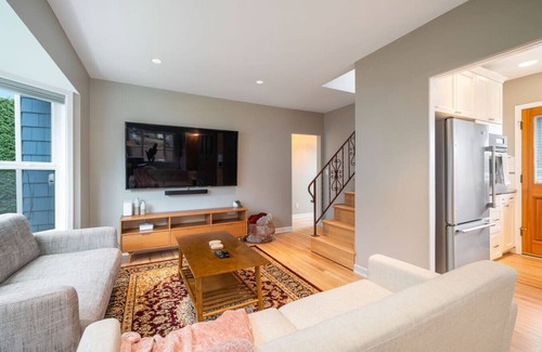 Lower Queen Anne House | 3BR 3BA Kerry Park Retreat in Queen Anne