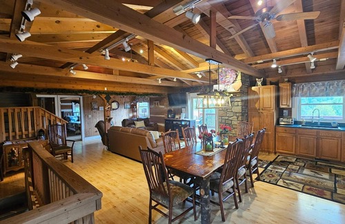 Helmsburg Cabin | 3BR, 3BA Log Cabin