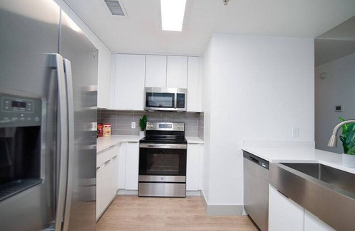 Charlotte Center City Apartment | 3BR Apt in Uptown w/Entertainment Room!