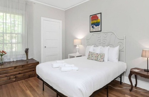 Earlewood House | 3BR Brick Haven | Mins to USC & Riverbanks Zoo