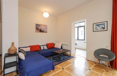 Vera Apartment | 3BR Central and Spacious Apt Vera - by Wehost