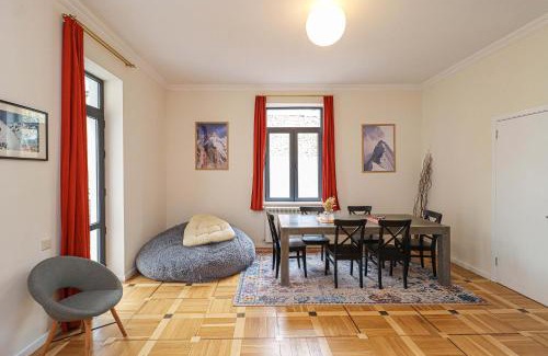 Vera Apartment | 3BR Central and Spacious Apt Vera - by Wehost
