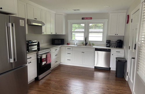Athens House | 3BR Cozy Dawg Retreat Newly updated close to downtown Athens and Firefly trail.