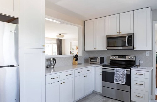 Sunset Hills House | 3BR Cozy Raleigh Ranch | Fire Pit + Fenced In Yard