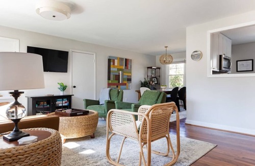 Sunset Hills House | 3BR Cozy Raleigh Ranch | Fire Pit + Fenced In Yard