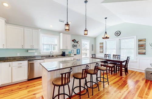 Colington House | 3BR Dog-friendly home near beach w/office, balcony