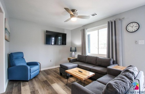 Savannah House | 3BR Duplex,King Adjustable Bed&15 Mins to Downtown