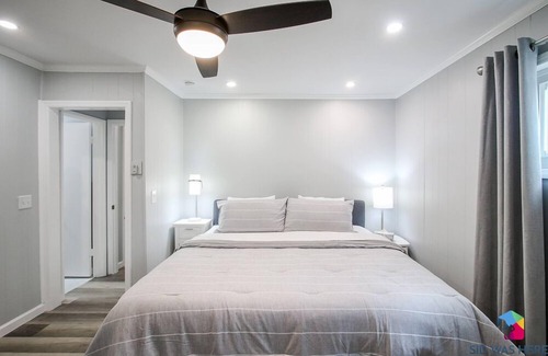 Savannah House | 3BR Duplex,King Adjustable Bed&15 Mins to Downtown