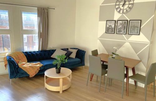 Harrow Apartment | 3BR Duplex Penthouse Harrow centre