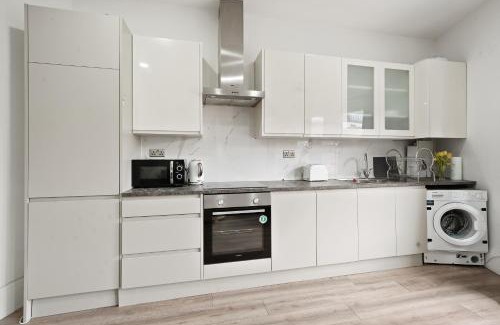 Harrow Apartment | 3BR Duplex Penthouse Harrow centre