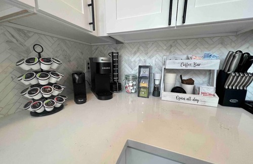 Communipaw House | 3BR Duplex W/Rooftop (NYC Views) & Garage Parking