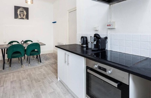 Chelmsford House | 3BR Elegant Home HIGH STREET LOCATION by Luxiety Stays