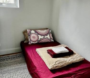 Hanwell Apartment | 3BR flat, Free parking,Sleeps 6, 4 stope to Central London