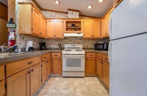 Neillsville Cabin | 3BR Getaway at Riviera Resort