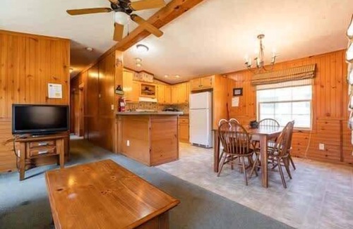Neillsville Cabin | 3BR Getaway at Riviera Resort