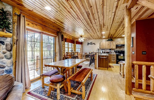 Dellwood Cabin | 3BR Golf Course-Front Cabin with Hot Tub, Game Room and Pool/Lake Access