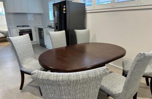 Keiraville House | 3BR Home 10 mins walk to UOW, free parking, with AC