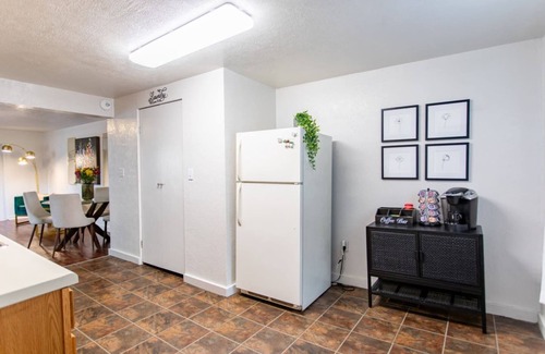 South Side Flats House | 3BR Home | 2-Designated Parking | Up To 10 Guests