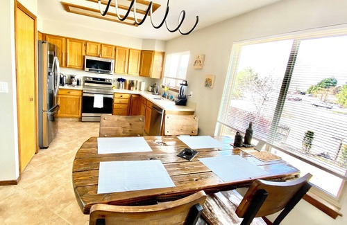 Briargate House | 3br home + 2br guest unit close to USAFA