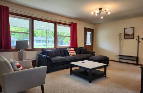 Rockford House | 3br Home in the Heart of Rockford