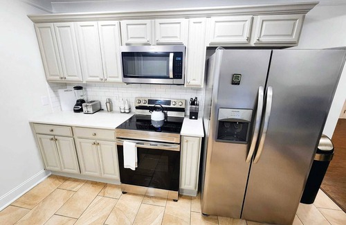 Cliftondale House | 3BR Home w/Fast Internet & Work Space near Atlanta Airport Magnolia Hill House
