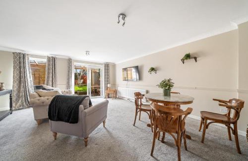 New Forest District House | 3BR Home with Hot Tub and Garden