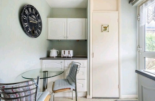 Stratford House | 3BR House/Garden/Patio/7 Guests/Fireplace/Parking