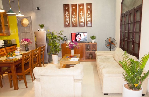 Truc Bach House | 3BR Lakeside & Spacious Modern Fully-furnitured House, steps to Old Quarter