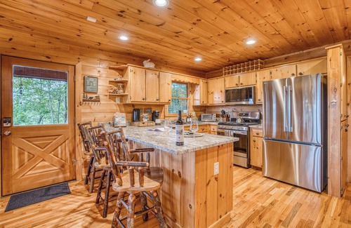 Blue Ridge Cabin | 3BR+Loft, 3 Bath Retro Cabin-Aska Blue Ridge, GA