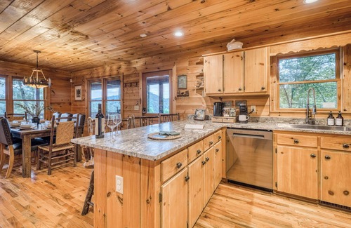 Blue Ridge Cabin | 3BR+Loft, 3 Bath Retro Cabin-Aska Blue Ridge, GA