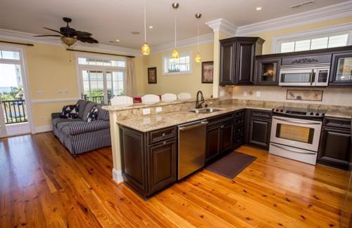 Myrtle Beach Apartment | 3BR Luxury Vacation Home - Unbeatable Location and View