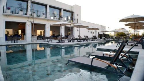 Arcos de San Miguel House | 3br Modern Home With Jacuzzi, Pool, And Parking