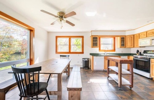 Parksville House | 3BR Mountain Retreat with Autumn Lake Viewsn