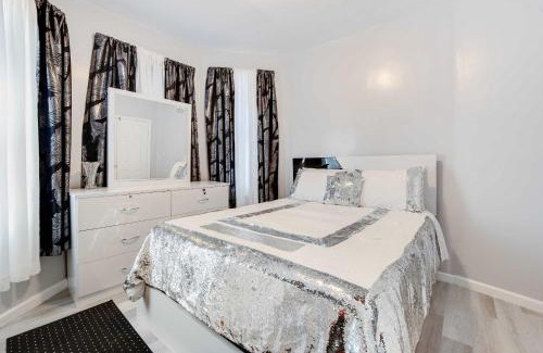 Ampere Apartment | 3BR Newark duplex near Downtown & Transit