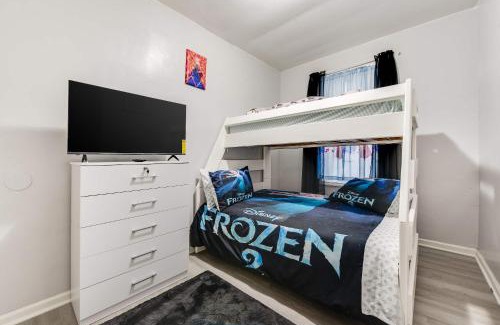 Ampere Apartment | 3BR Newark duplex near Downtown & Transit