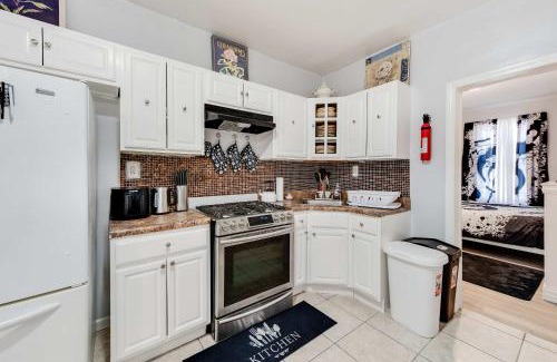 Ampere Apartment | 3BR Newark duplex near Downtown & Transit