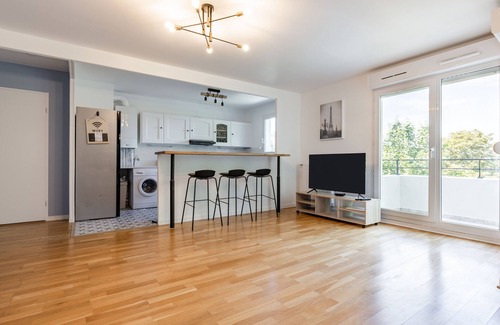 Petit Nanterre Apartment | 3BR Paris Haven: Garden View, Prem Amenities, Free Parking - 10 Min to Central