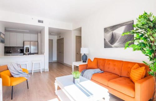 Charlotte Center City Apartment | 3BR Premium Downtown Apartment with Office & Gym