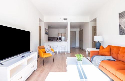 Charlotte Center City Apartment | 3BR Premium Downtown Apartment with Office & Gym