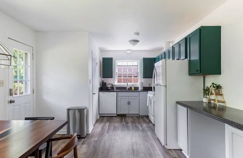 East Raleigh House | 3BR Retreat | Fenced Yard & Pet Friendly