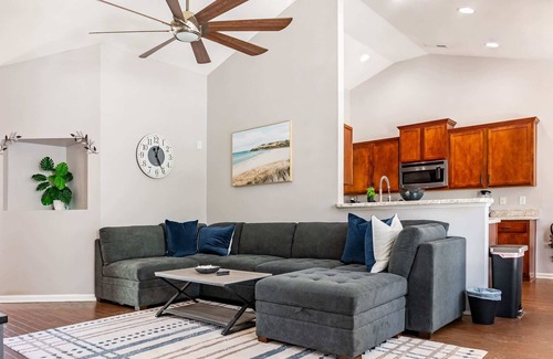 North Charleston House | 3BR Retreat With Fenced Backyard And Near Beaches