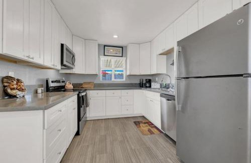 Paradise House | 3BR Retreat with BBQ, Pool and Close to Las Vegas Fun