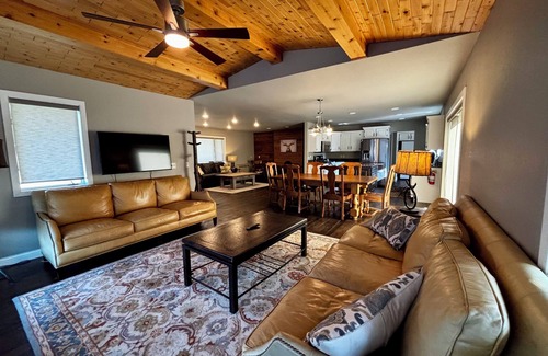 Roberts House | 3BR Riverfront Retreat on 16 Acres Minutes from Red Lodge