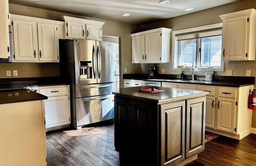 Roberts House | 3BR Riverfront Retreat on 16 Acres Minutes from Red Lodge
