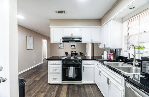 North Little Rock House | 3BR Spacious & Fully Fenced Home