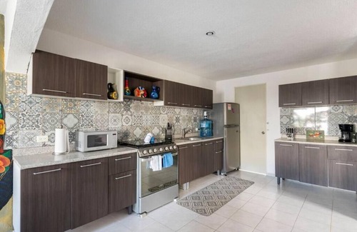 Downtown Cancun House | 3BR+Studio Rooftop Bar/3 min to beach/Ferry!